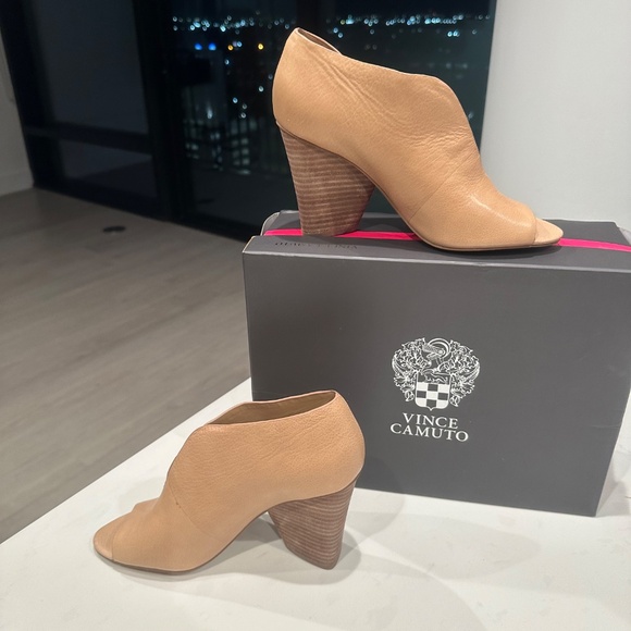 Vince Camuto Signature Camel Leather Peep-Toe Booties Size 8.5 - Picture 2 of 10